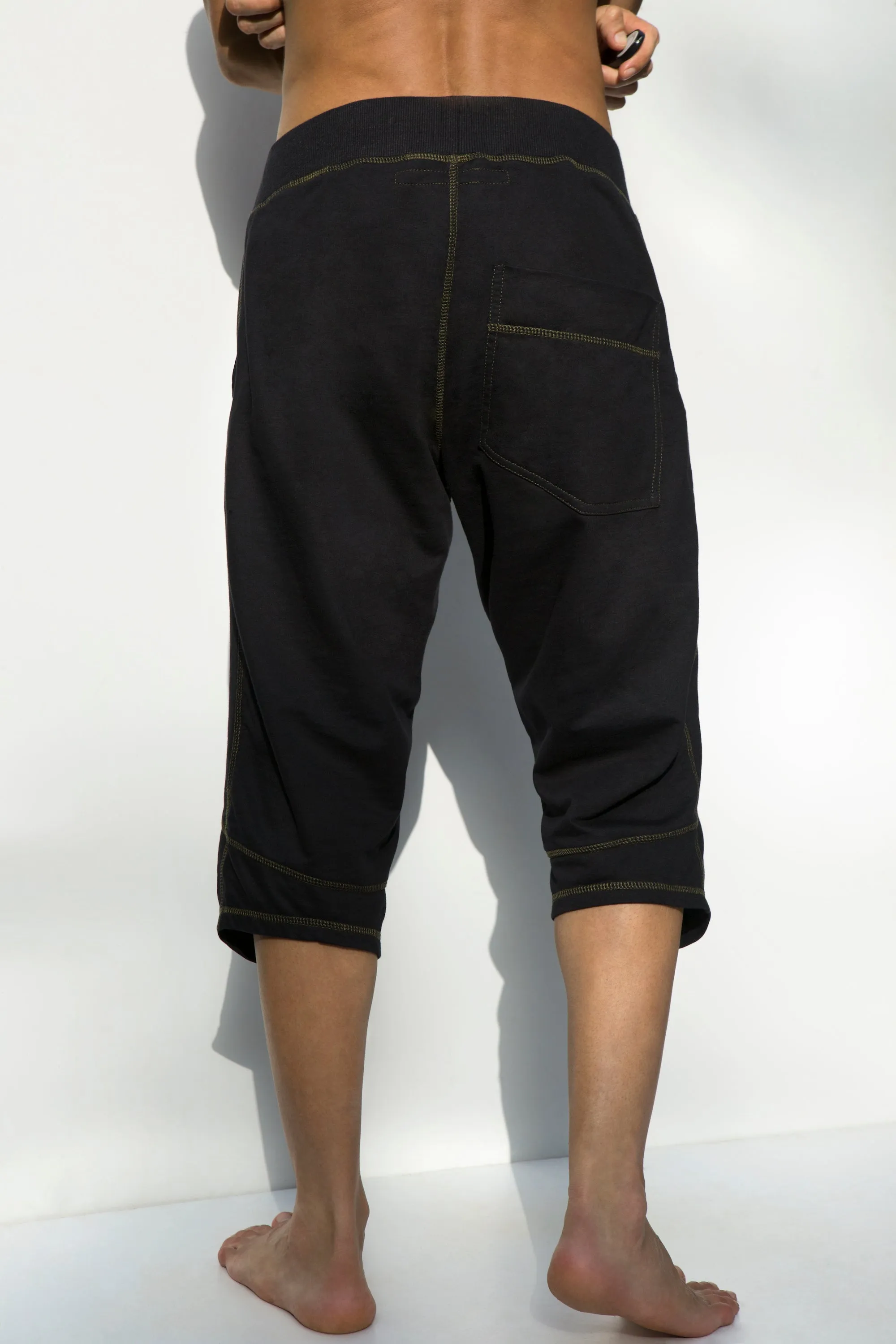 Men 3/4 Pants - Yoga Men Capris - Black