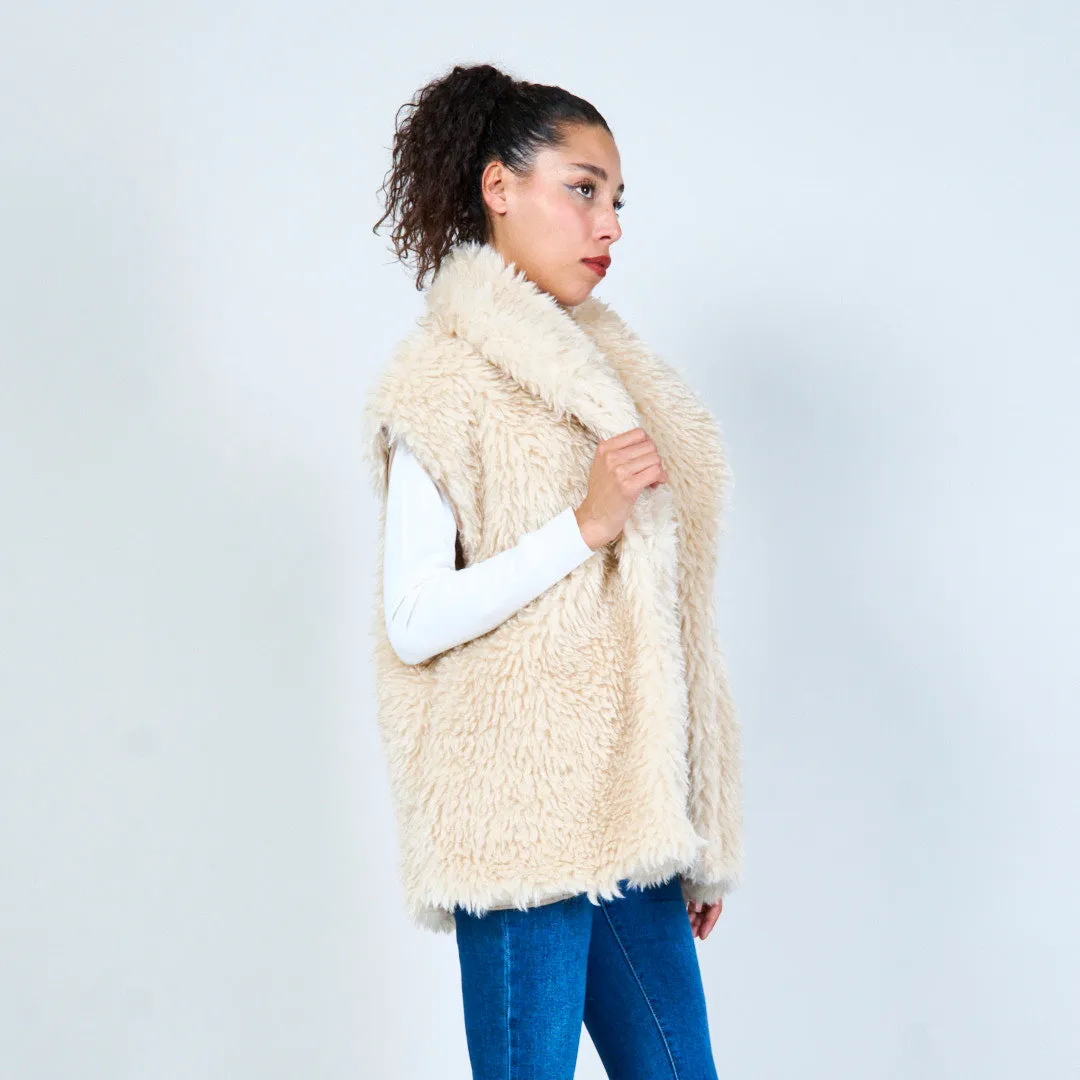 Sleeveless shaggy faux fur vest wholesale